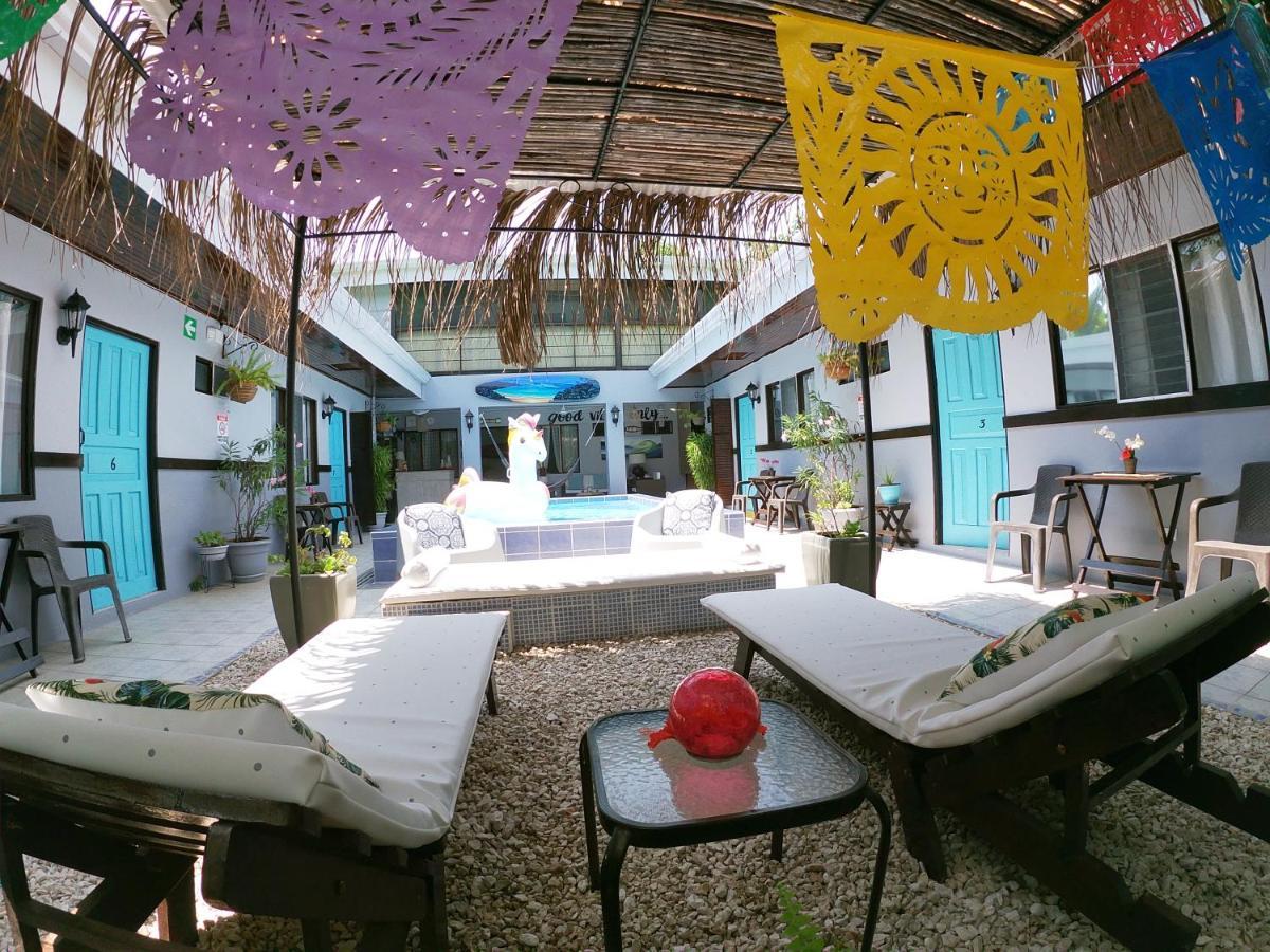 Hotel Perico Azul & Surf Camp Jacó Buitenkant foto