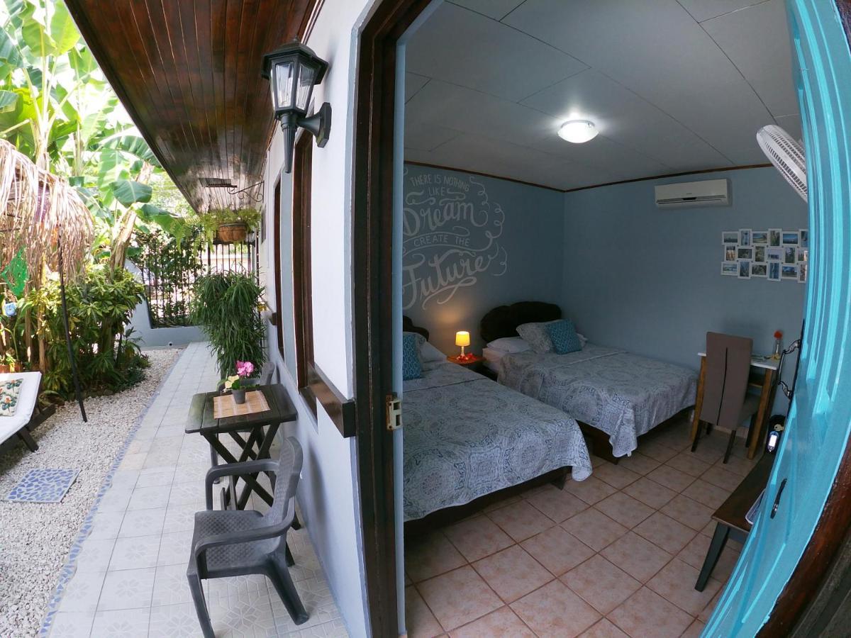 Hotel Perico Azul & Surf Camp Jacó Buitenkant foto