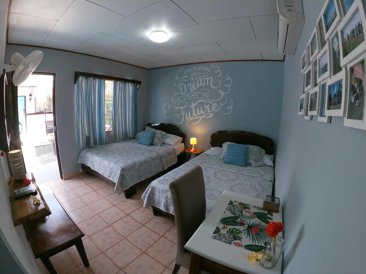 Hotel Perico Azul & Surf Camp Jacó Buitenkant foto